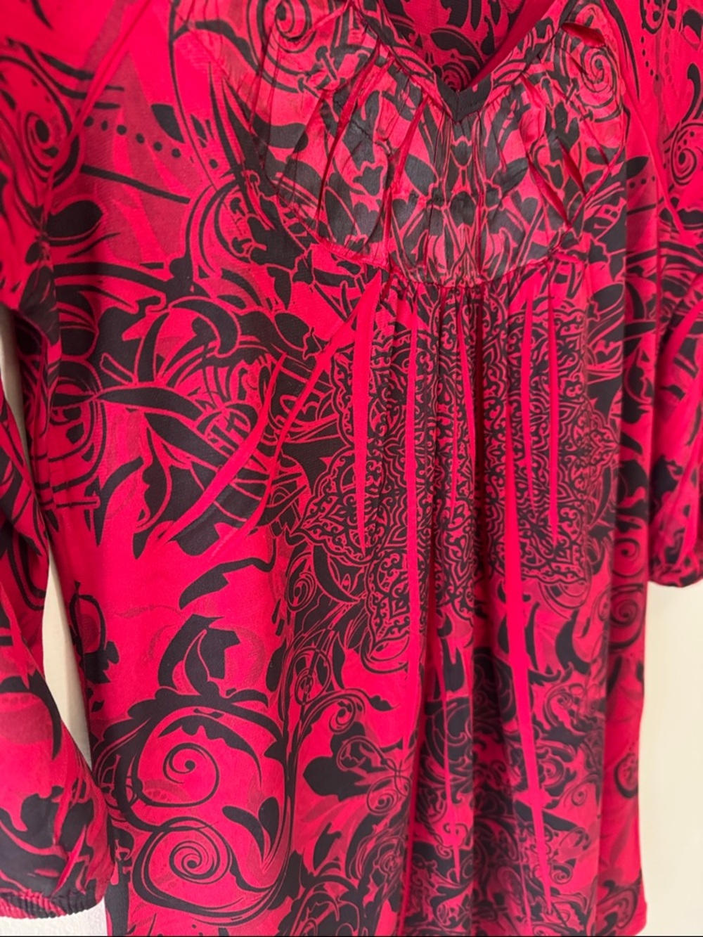 Women's Red and Black Printed Scoop Neck Top with 3/4 Sleeve - Picture 5 of 6